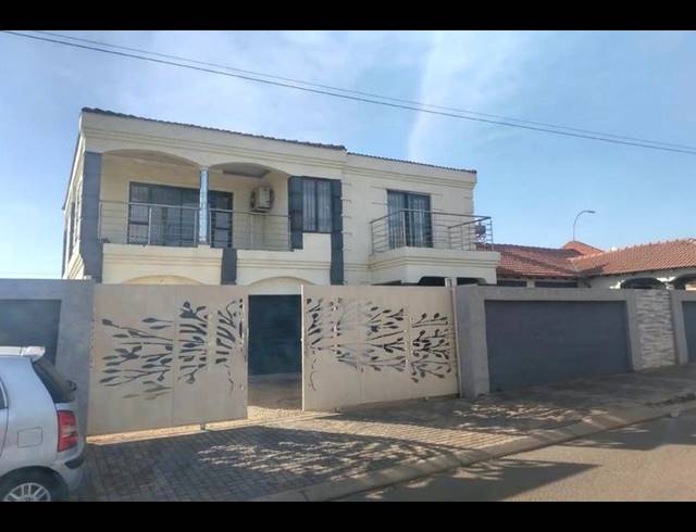7 BEDROOM HOUSE FOR SALE IN LENASIA SOUTH